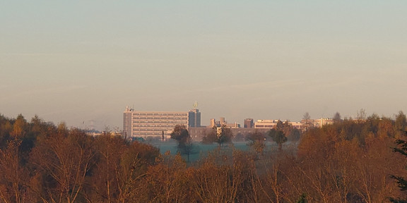 Blick auf das TU Gebäude